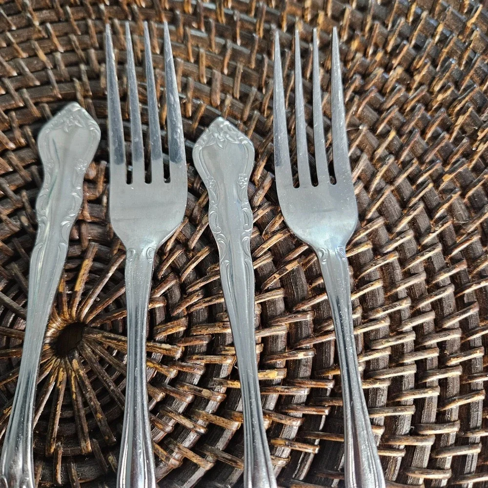 Lot of 4 Walco Discretion Stainless Korea Dinner‎ Forks